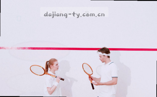 用户从首页浏览到课程详情页，再完成学习。